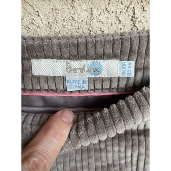 Boden corduroy pleated short skirt w/ leather buckle detail - size 6R - brown - Picture 5 of 7